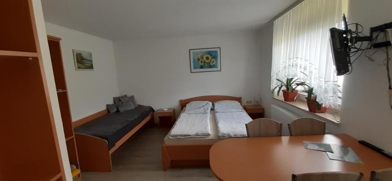 Apartmaji Mojca Guest House Križe Eksteriør bilde