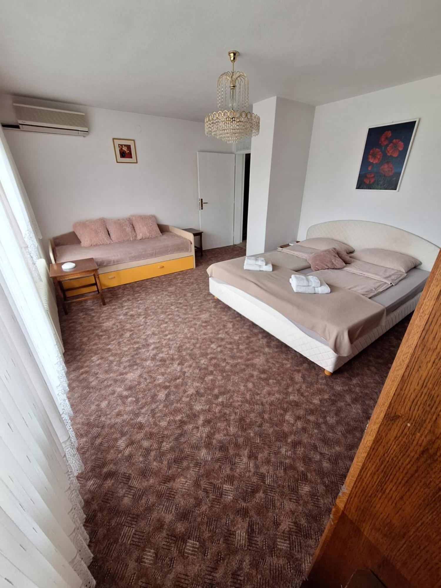 Apartmaji Mojca Guest House Križe Eksteriør bilde